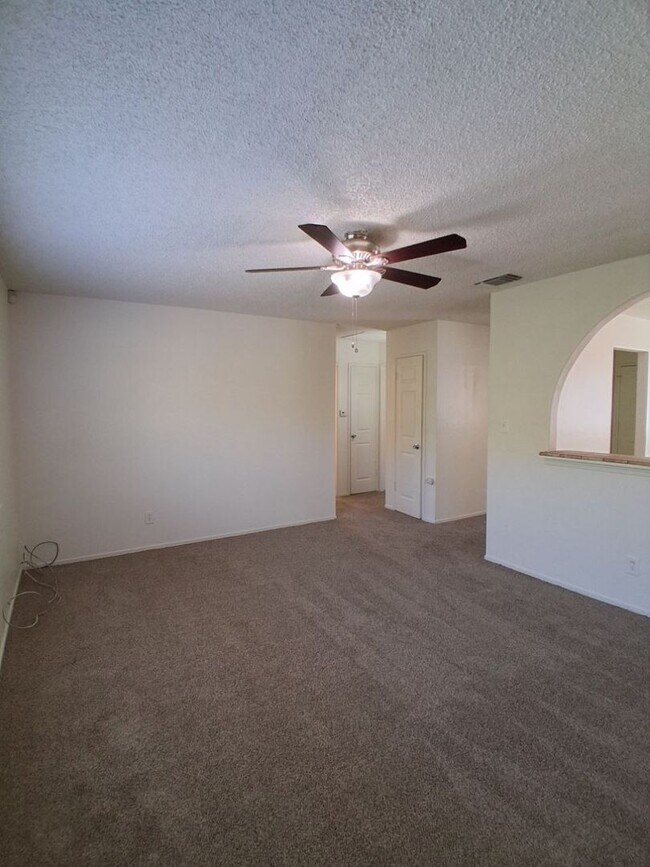 Building Photo - 1419 N Winery Ave