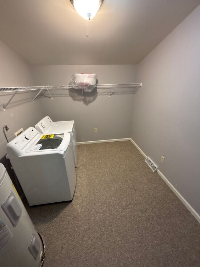 Building Photo - Your Dream Townhome Awaits
