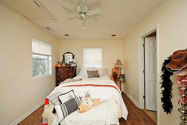 Building Photo - Great home in Chapel Hill!