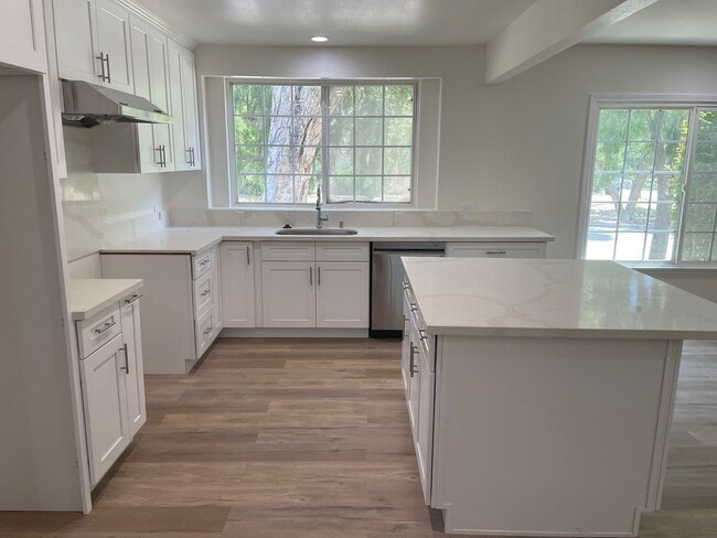 Building Photo - AMAZING PASADENA HOME- COMPLETELY REMODELED
