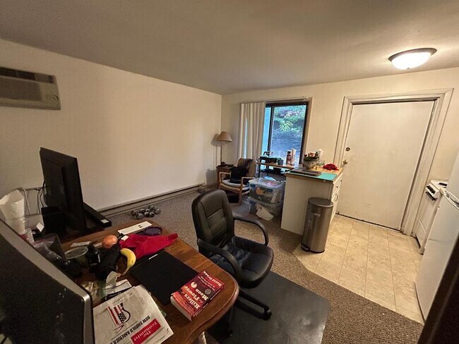 Building Photo - 134 E Johnson St