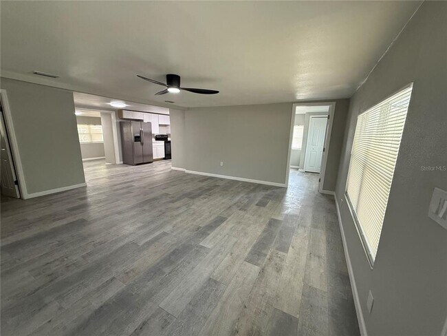 Building Photo - 421 E Warren Ave