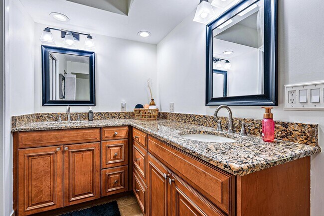 Building Photo - 1528 Ocean Dunes Cir