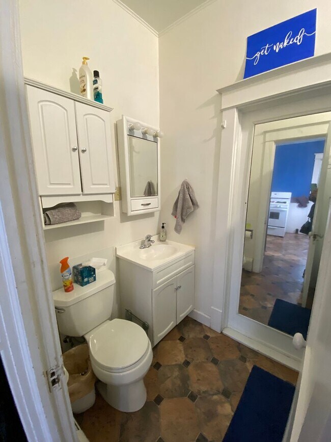 Building Photo - 1204 Kenwood Ave