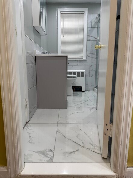 Building Photo - 214 Columbia St