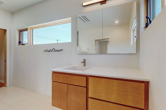 Building Photo - North Valley Fabulous 2018/sf 2 Bedroom  2.5 Bath  with Garage