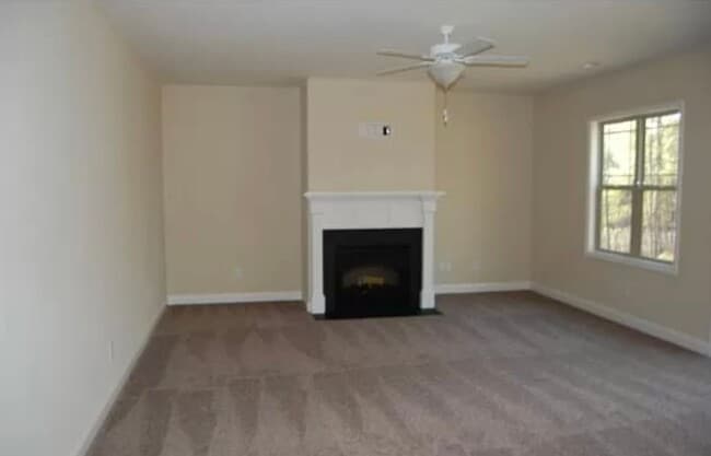 Building Photo - Spacious 4-Bedroom Home with Bonus Room in...