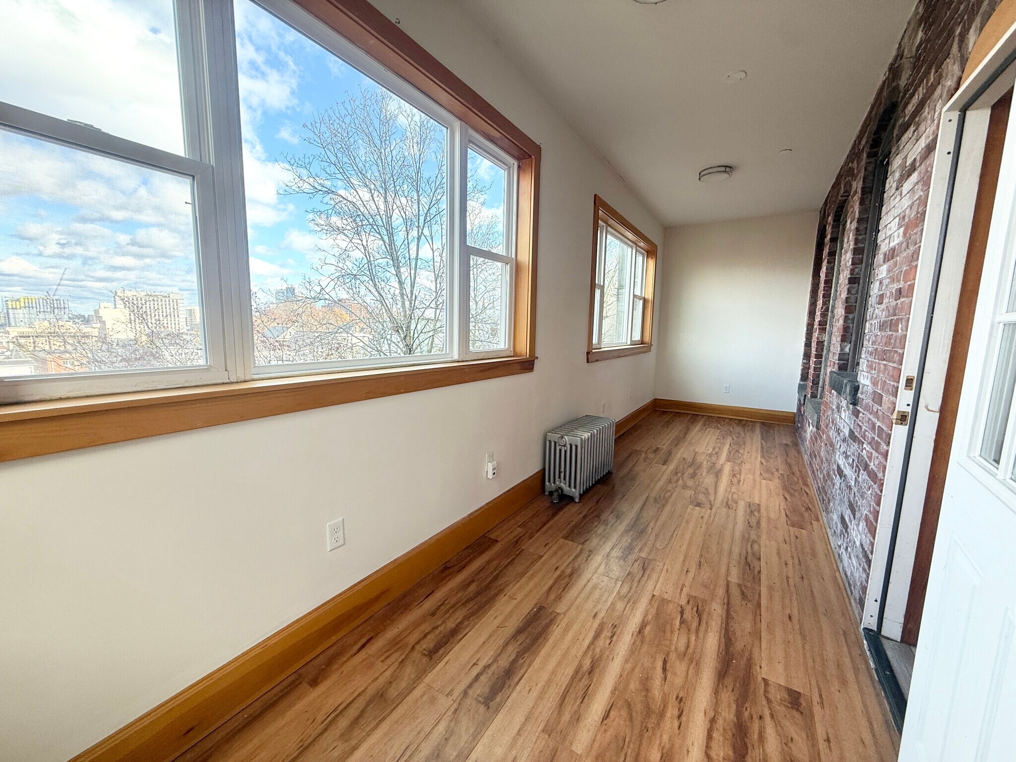 Building Photo - 149 Hillside St