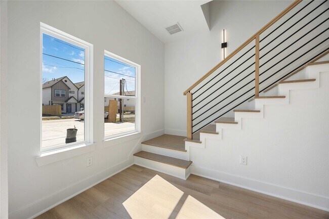 Building Photo - 7961 Henson St