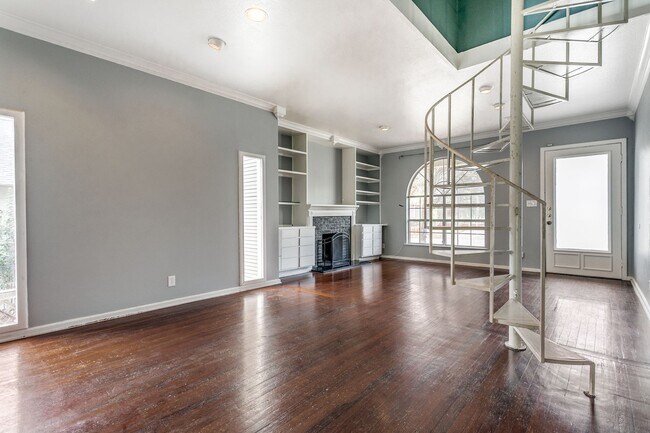 Building Photo - 3-BEDROOM COTTAGE IN ALAMO HEIGHTS