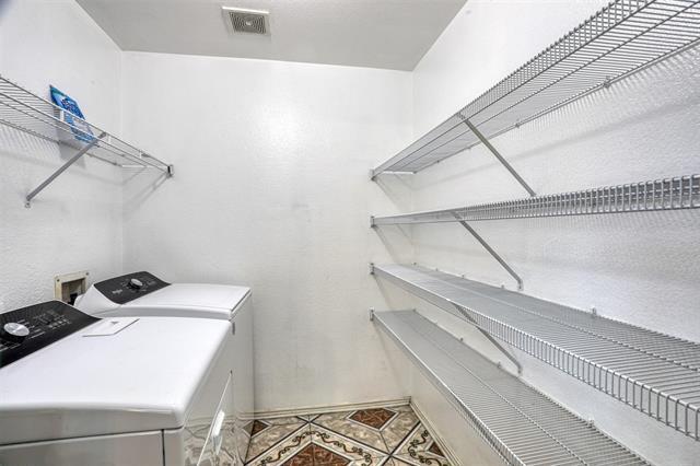 Building Photo - 707 Overton Dr