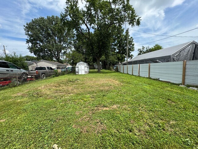 Building Photo - 2342 E Legrande Ave