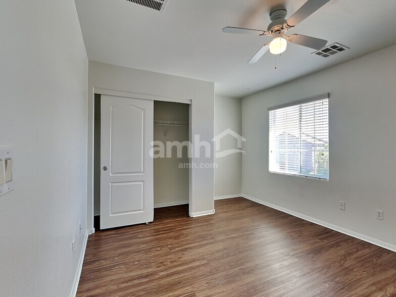 Building Photo - 10822 Elfstrom Ave