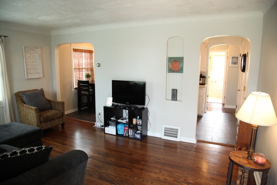 Living Room - 2411 Fortune Avenue