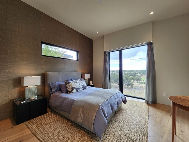 Building Photo - 36 Plz del Centro