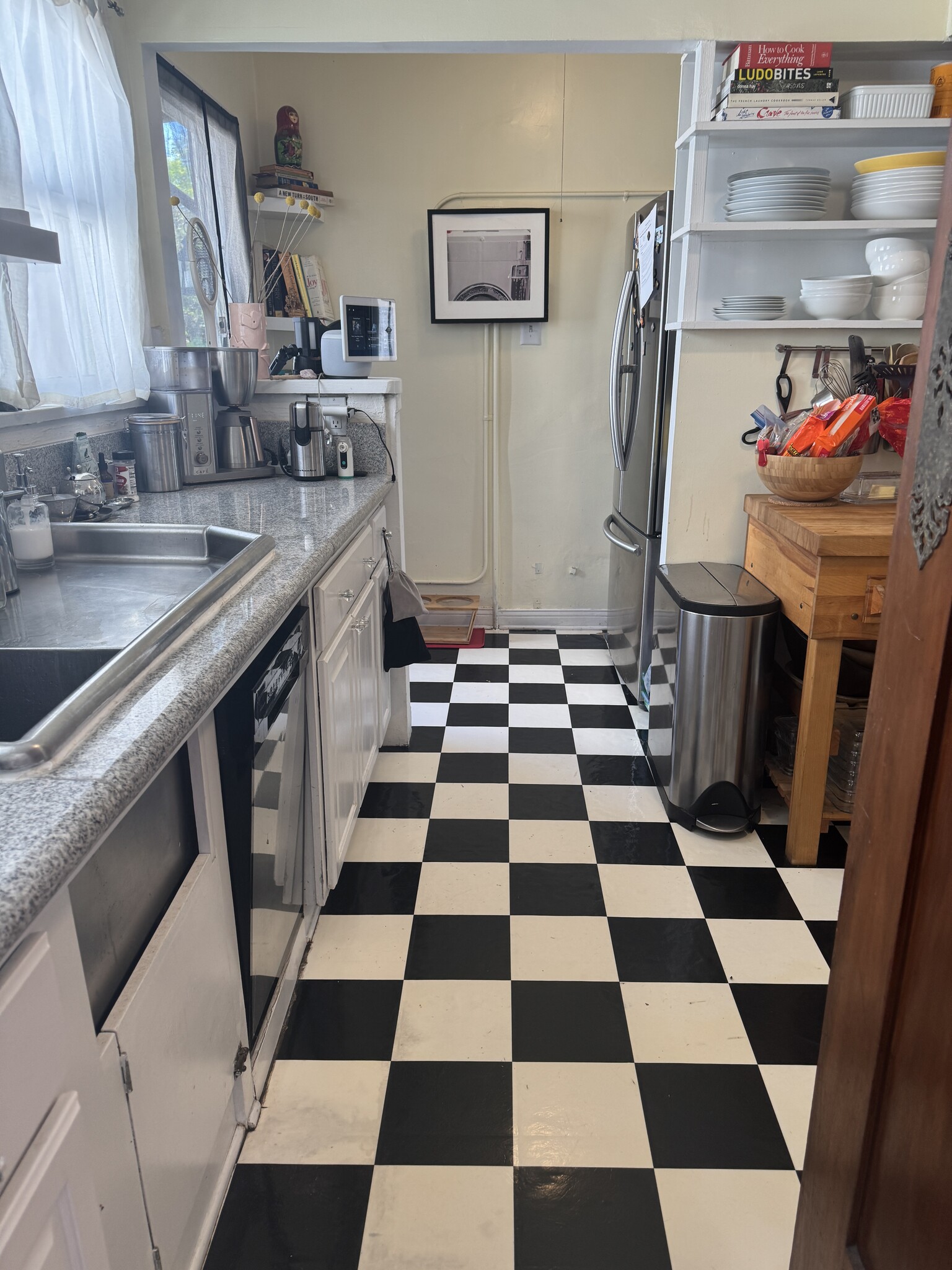 kitchen - 622 N Orange Dr