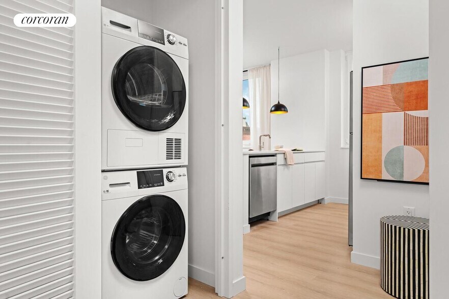 Building Photo - 733 Myrtle Ave