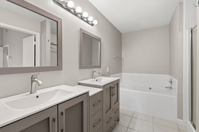 Building Photo - 21507 Bridgewater Pointe