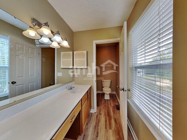 Building Photo - 357 Pinecrest Ct