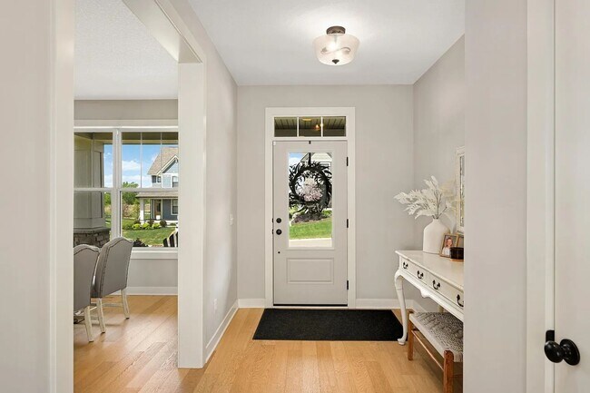 Building Photo - Absolutely stunning woodbury property for lease!