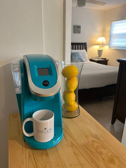 Building Photo - 3230 NE 13th St