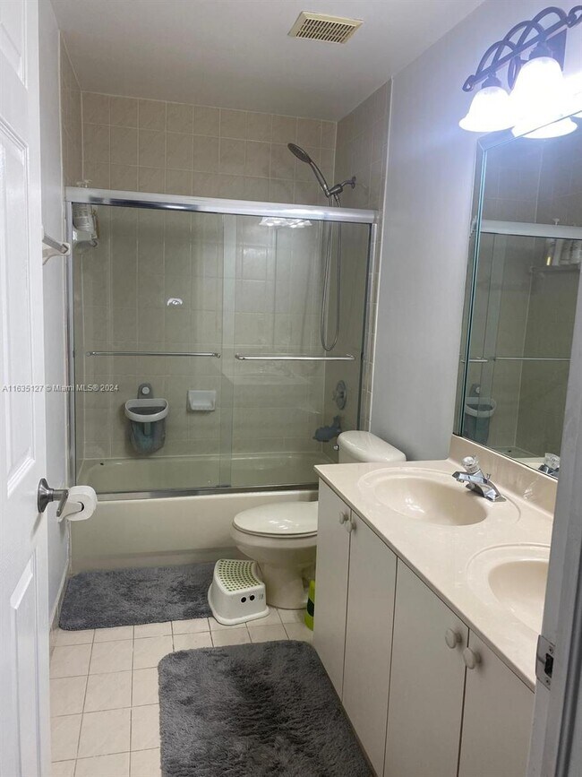 Building Photo - 7660 S Southwood Cir