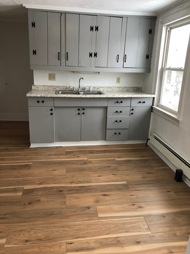 Building Photo - 40 Railroad St