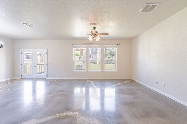 Building Photo - 137 Springtree Shadow