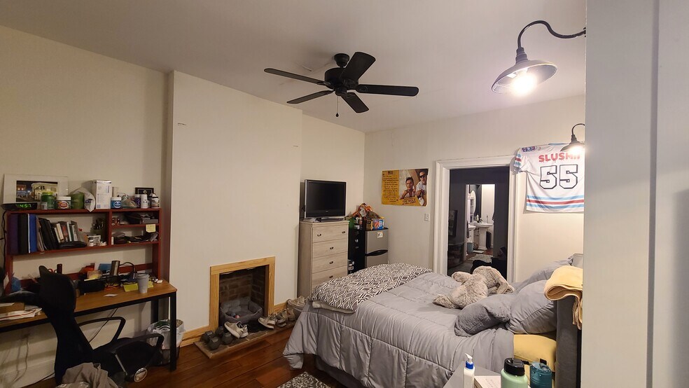 Bedroom 2 - 308 E Leigh St