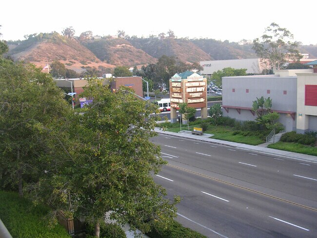 Building Photo - 1950 Camino de la Reina