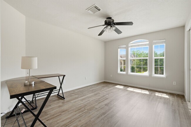 Building Photo - 22914 Breton Point Dr
