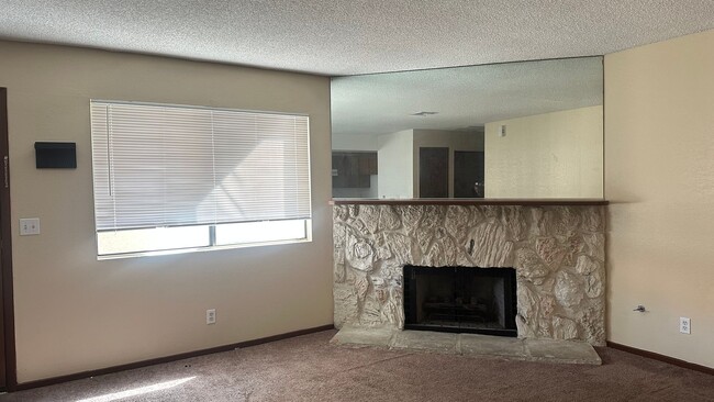 Building Photo - Beautiful & upscale 2 bedroom 2 bathrooms ...