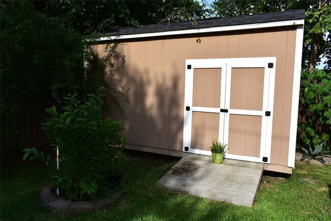 Building Photo - 12706 Highmanor Dr