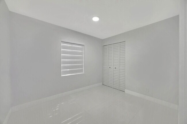 Building Photo - 14851 SW 71st St