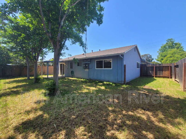 Building Photo - 10370 S White Rock Rd
