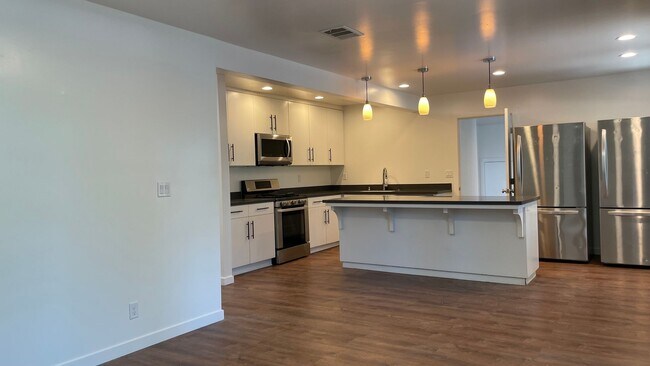 Building Photo - Large 6- Bedroom, 3-Bathroom home in San Luis Obispo