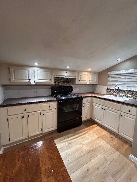 Building Photo - 1388 Hartsdale Dr