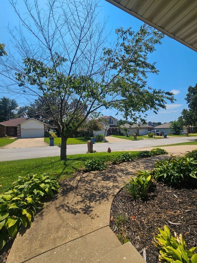 Building Photo - 1257 W Bridgewood Pl