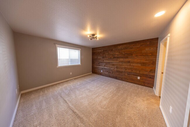 Building Photo - One Level Ranch Home - Three Bedrooms