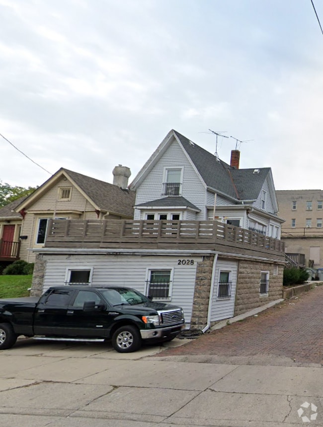 Building Photo - 2028 W Michigan St