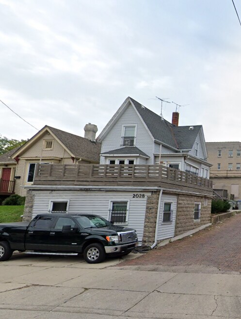 Building Photo - 2028 W Michigan St