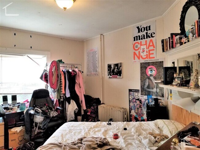 Building Photo - Great Deal! 5-bed, 3-bath Allston Apartment Near the B Line!