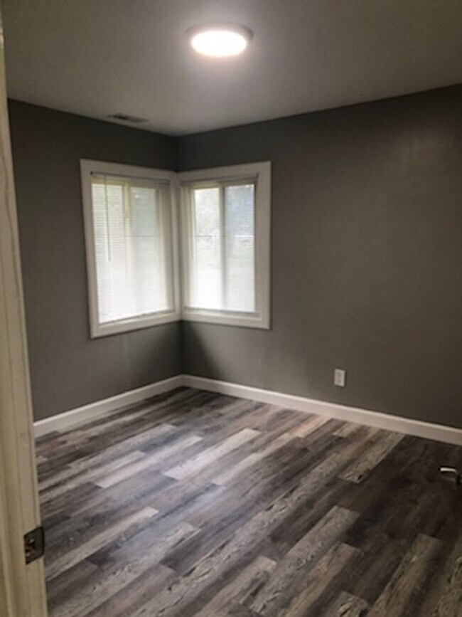 Building Photo - 3-Bedroom Single-Family Home – Ready for You!