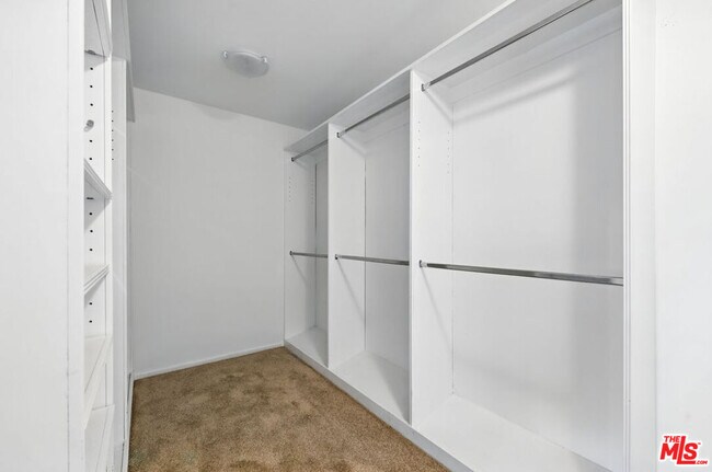 Building Photo - 1675 Woods Dr