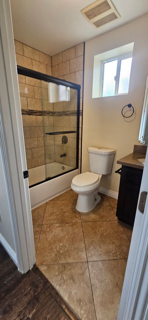 Building Photo - 75(611)