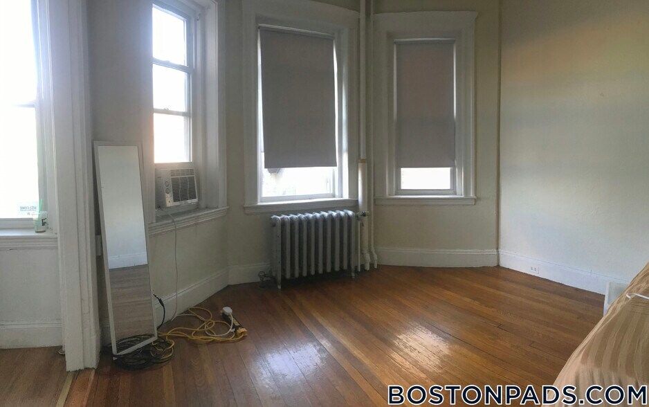 Building Photo - 1167 Boylston St