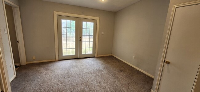 Building Photo - For Rent- Terrell Hills -2bed, 2 bath Home