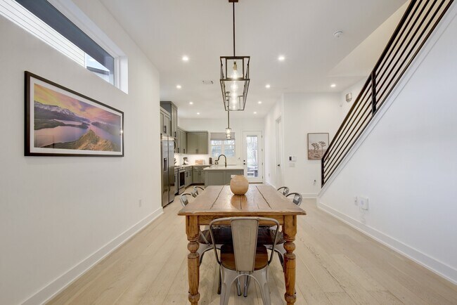 Building Photo - 1411 Cometa St