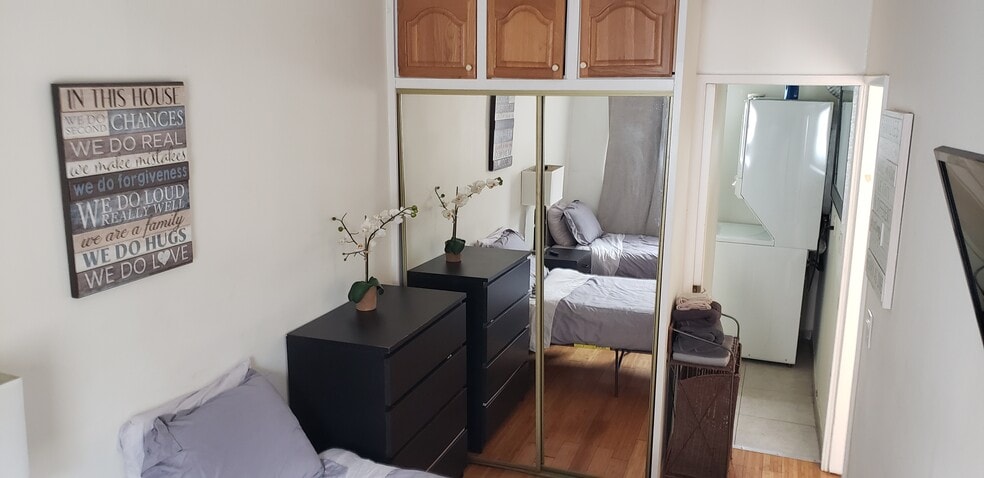 Building Photo - 466 S Wetherly Dr