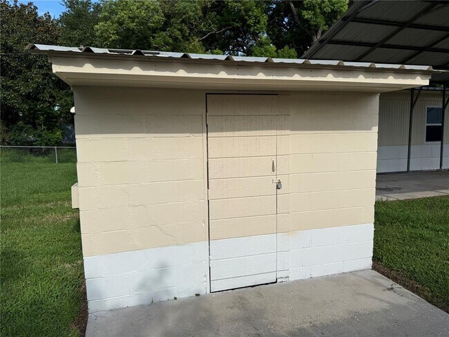 Building Photo - 255 Trailer Ln